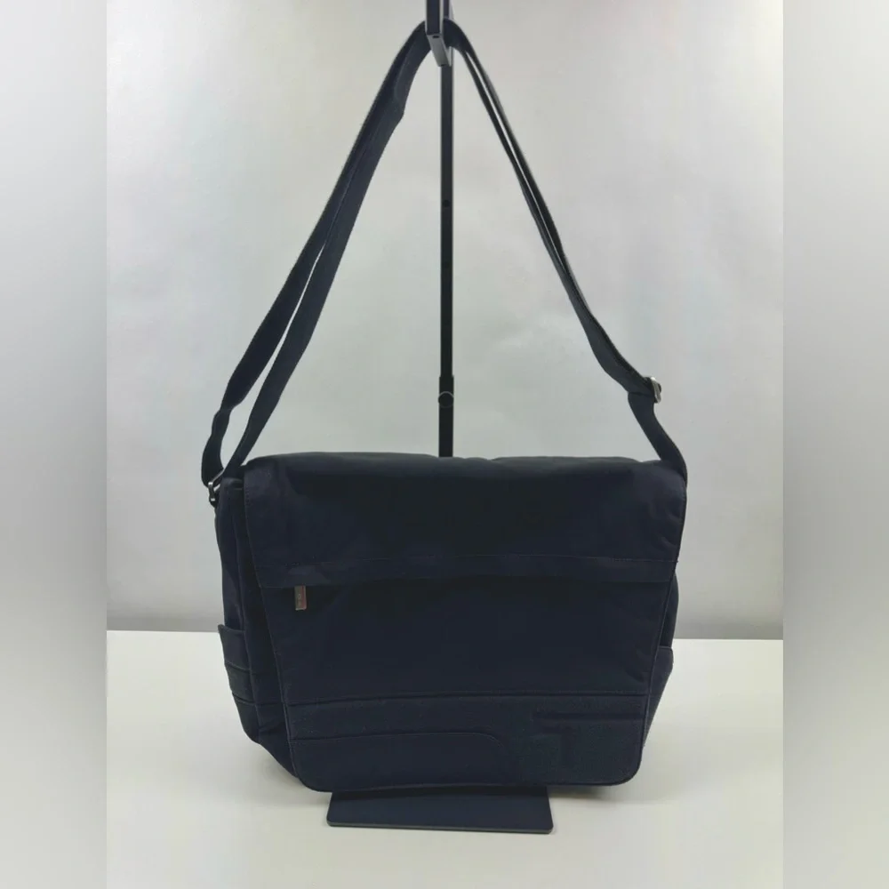 Tumi SANDO 6172D‎  Black Computer Messenger Laptop Bag 16